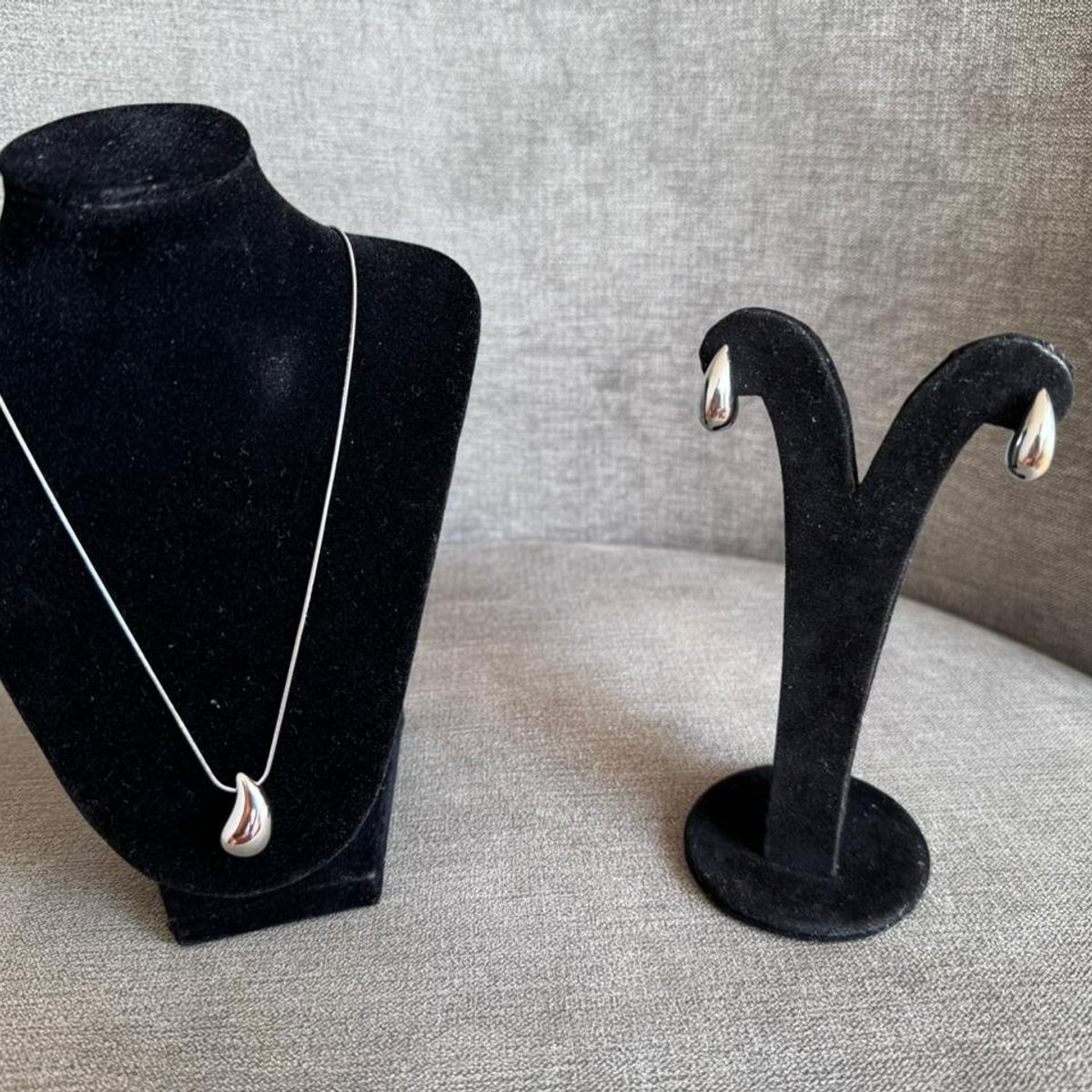 GENERICO - Set collar y aretes gota con tuercas plateado