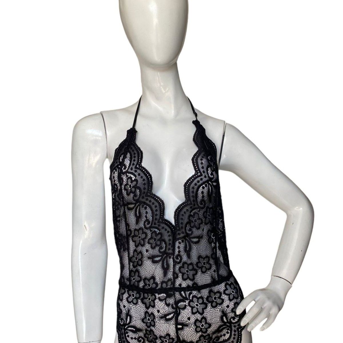 GENERICO - Body negro de encaje floral con detalles en la espalda  Talla M