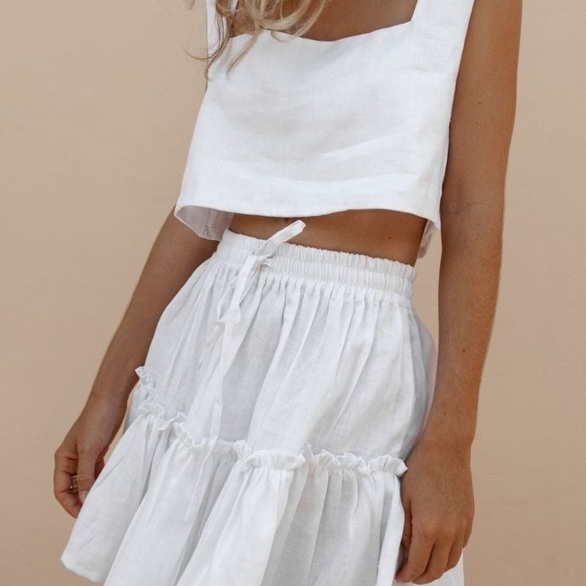 AMA OUTFITTERS - FALDA DE CAPAS FLAVIA