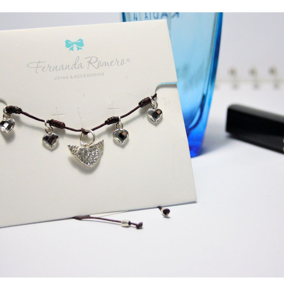 FERNANDA ROMERO JOYAS Y ACCESORIOS - Pulsera de Hilo con Plata 925 - Alitas de Angel y Corazones de Cristal