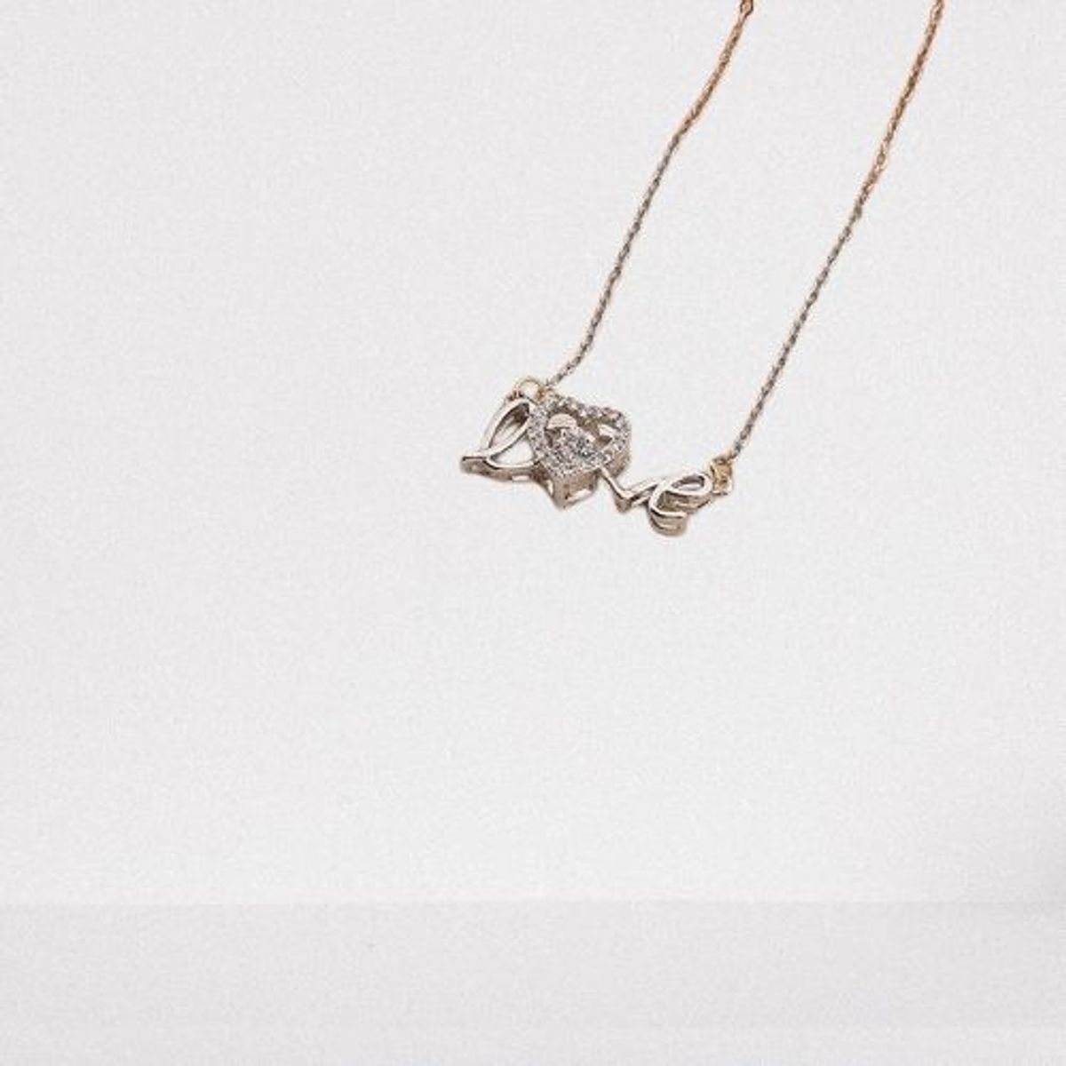 GENERICO - COLLAR LOVE CORAZÒN PLATEADO