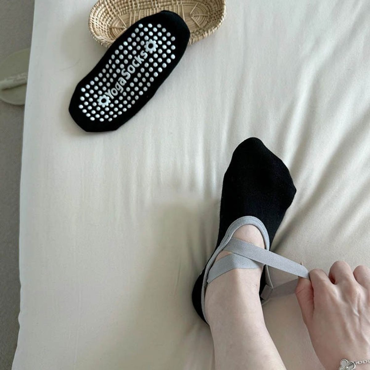 KAST PE - Medias Yoga Pilates Antideslizante Gym Hope Negro Gris