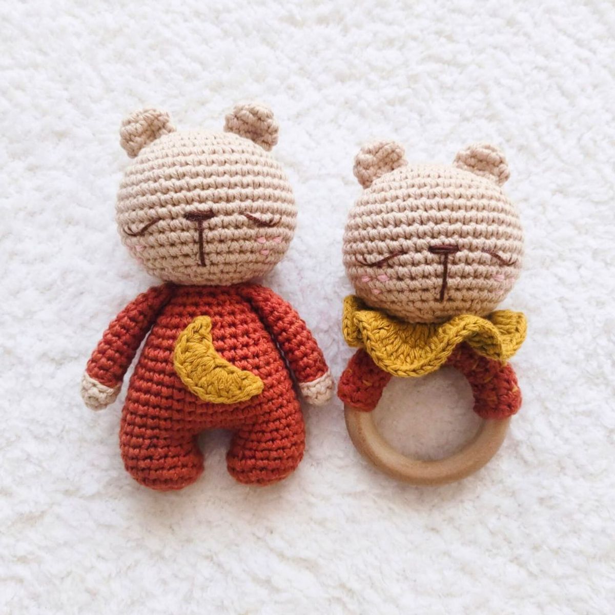 BE CRAFTY - Set Juguete y Mordedor Sonaja Oso en Algodón Antialérgico