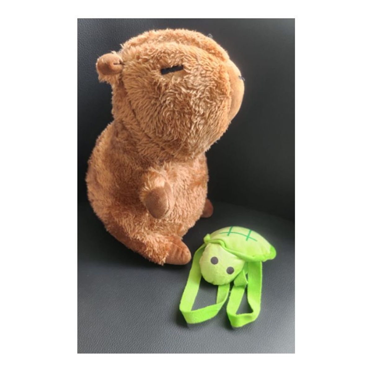 GENERICO - Peluche Capibara con Mochila de Tortuga 26cm Muñeco Cuy