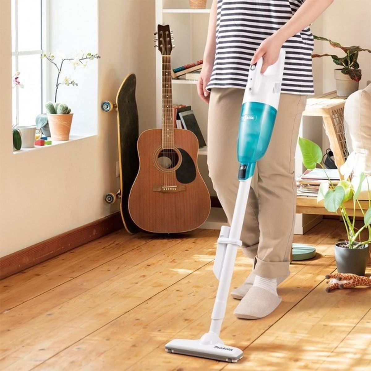 MAKITA - Aspiradora Inalambrica Makita 650ML 1.0 m³ color celeste