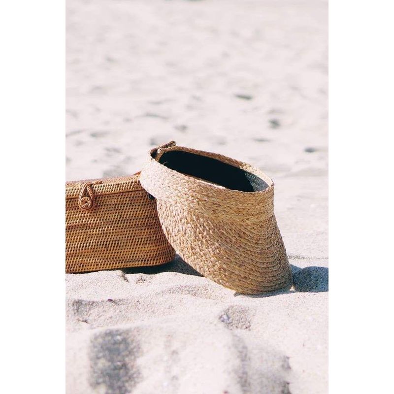 AMA OUTFITTERS - VISERA DE PLAYA TEJIDA AMA