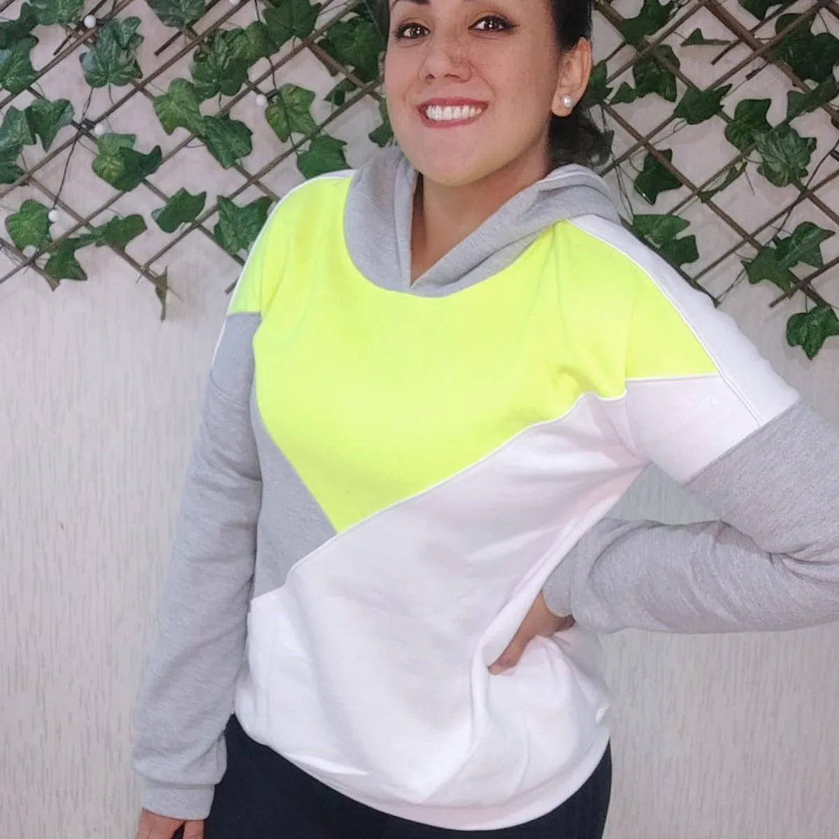 GENERICO - Polera Mujer Diseño Asimétrico - Neón