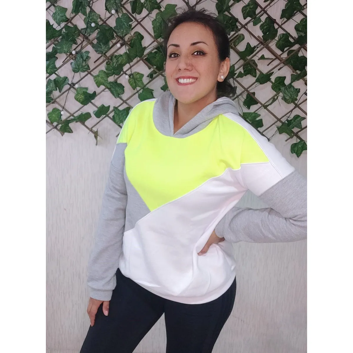 GENERICO - Polera Mujer Diseño Asimétrico - Neón