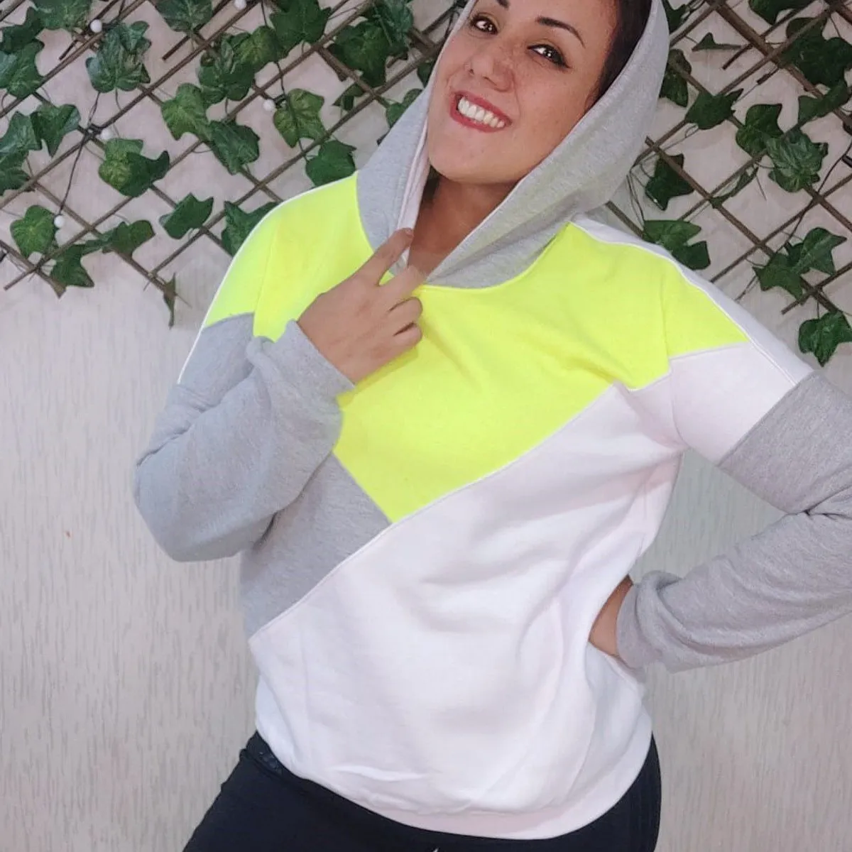 GENERICO - Polera Mujer Diseño Asimétrico - Neón