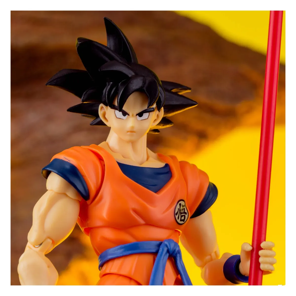 BANDAI - Figura de Dragon Ball Z SH Figuarts Goku + Baculo Sagrado