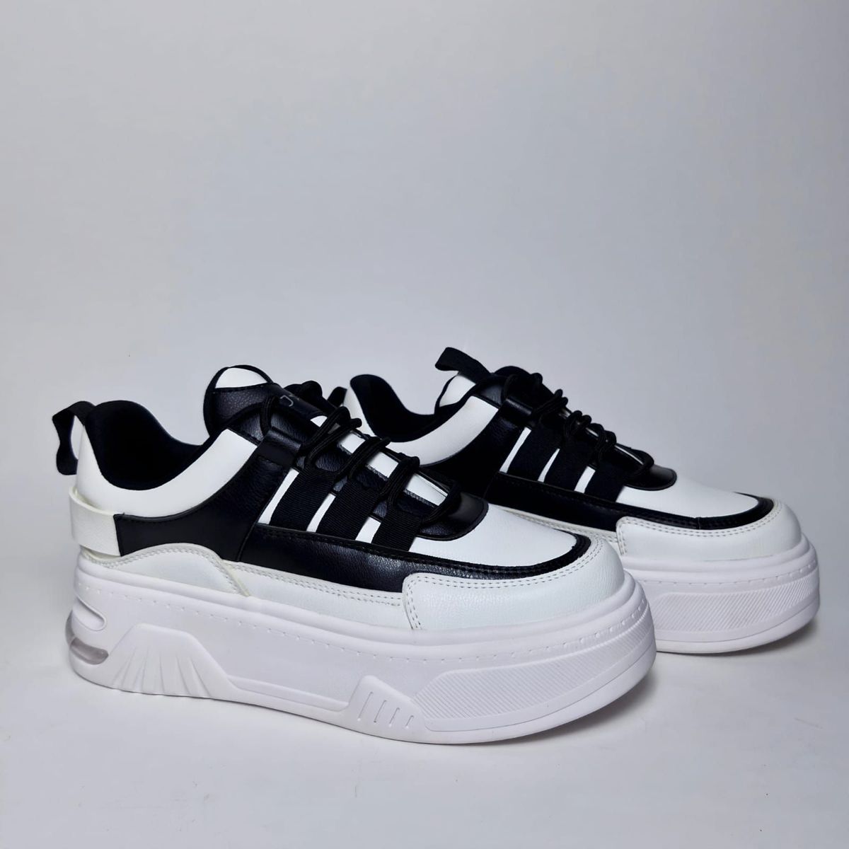 BASHIRA - Zapatilla para dama Aysel Negro Blanco