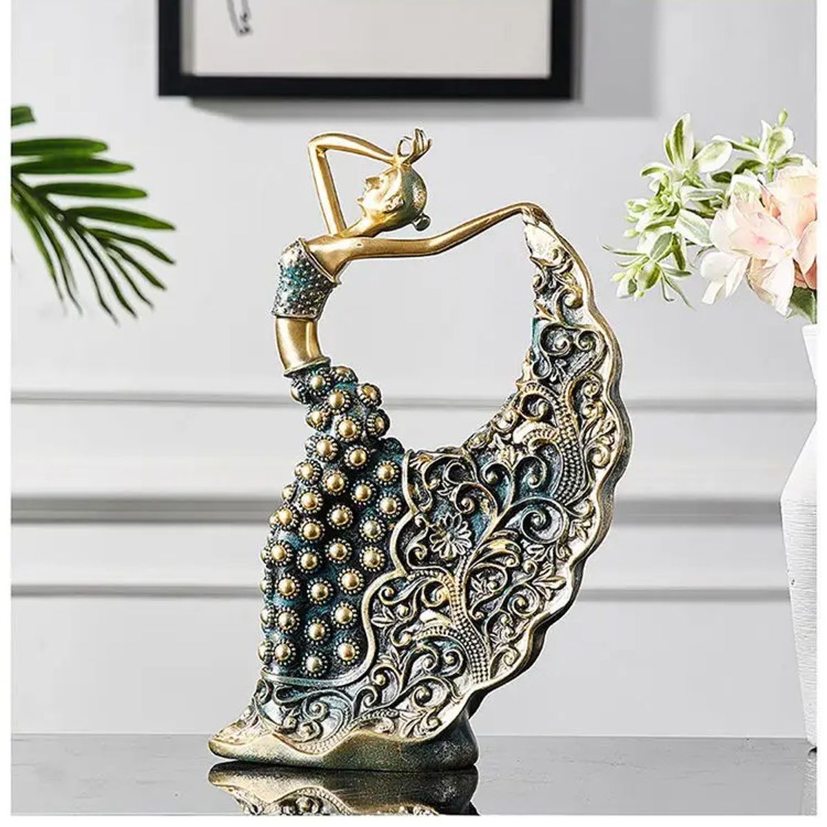 GENERICO - Adorno escultura mujer danza con vestido en pavo real