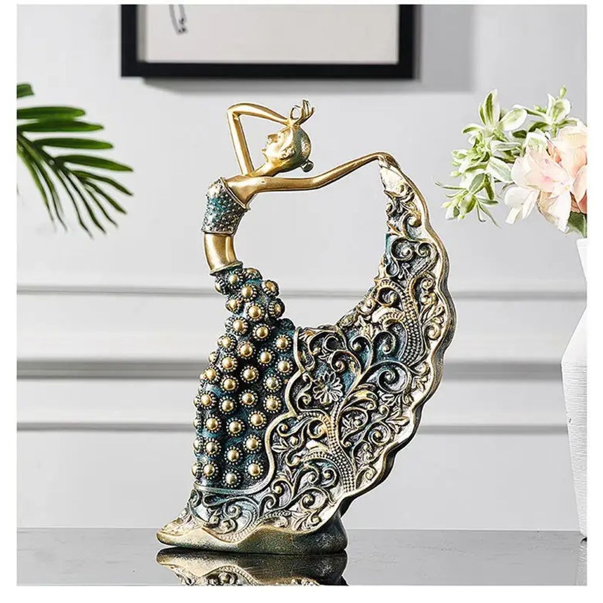 GENERICO - Adorno escultura mujer danza con vestido en pavo real