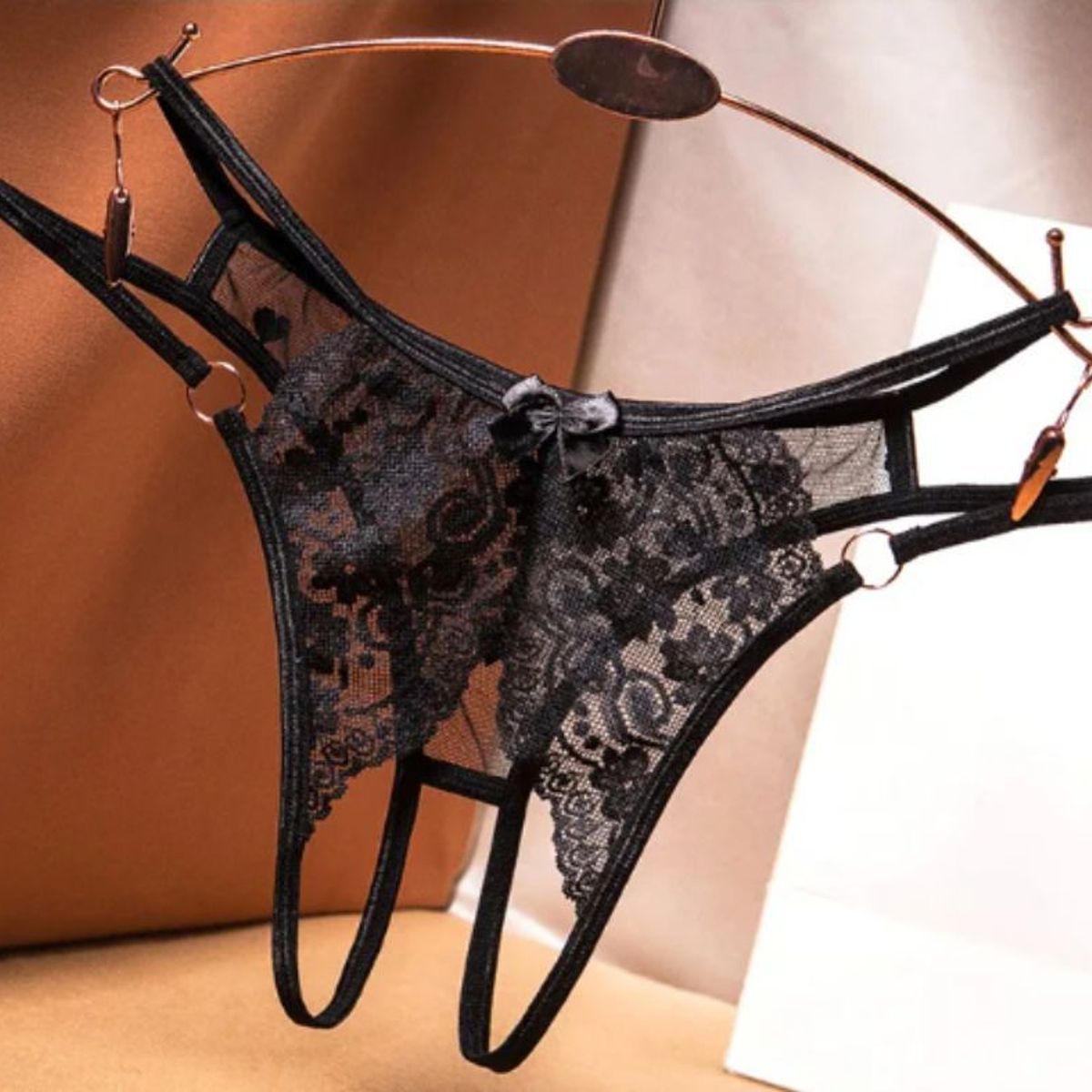 GENERICO - Tanga color negro encaje con abertura sexy