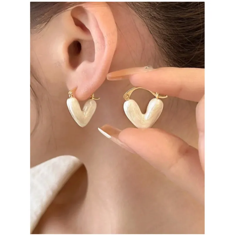 GENERICO - ARETES EN FORMA DE CORAZON