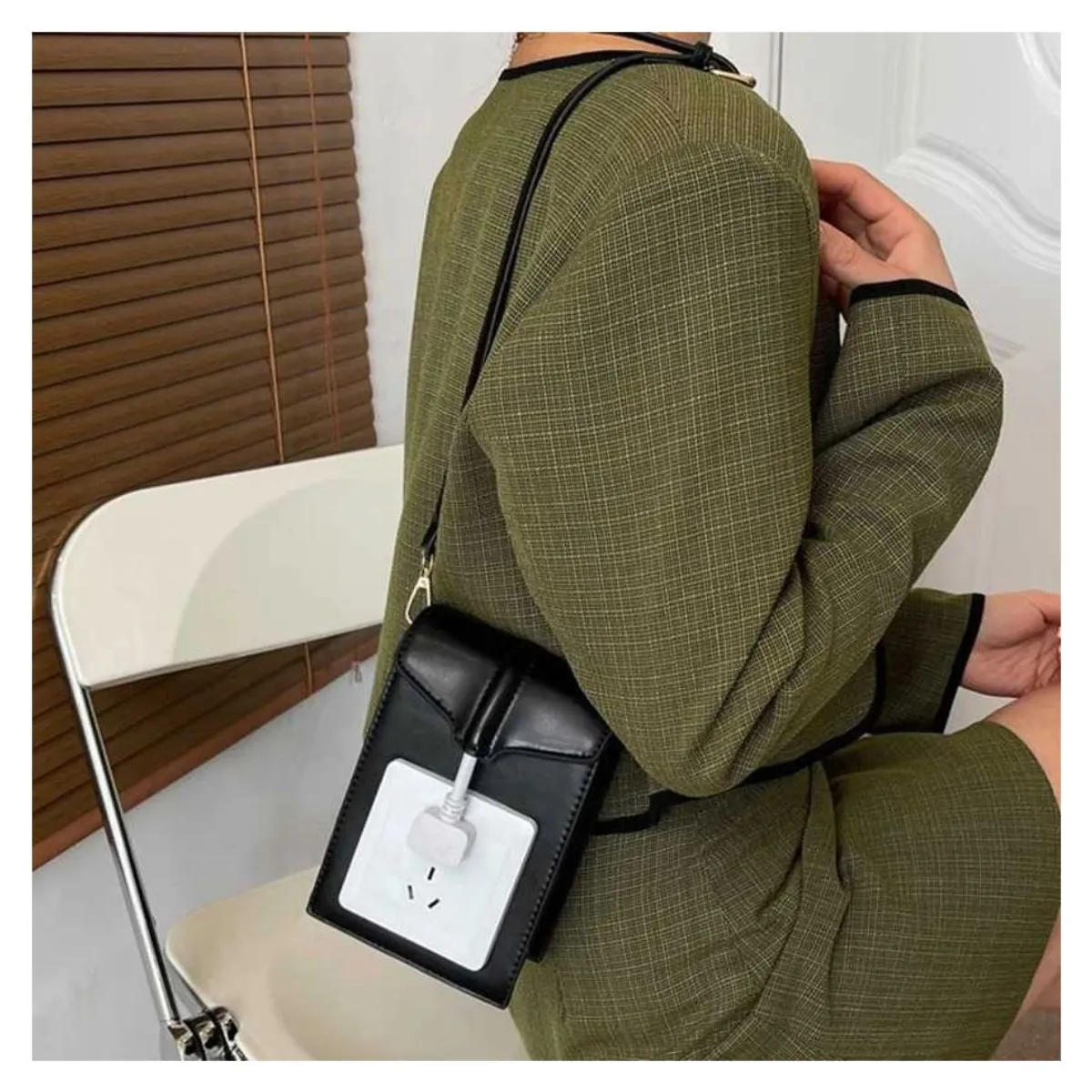 GENERICO - Bolso Femenino de Color Blanco y Negro con Diseño De Enchufe