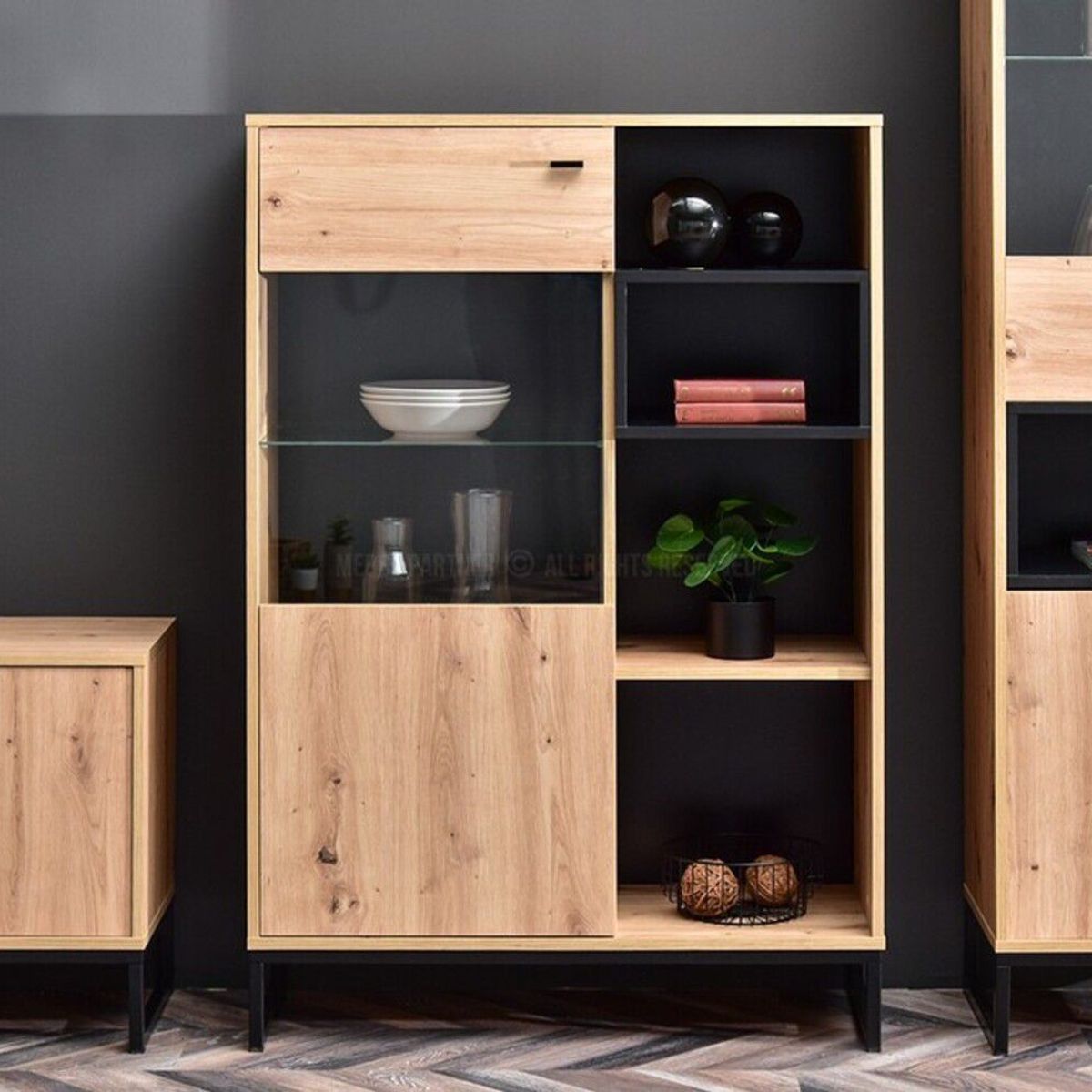 TU MESITA - Vitrina Moderna Sybila color Duna 1 puerta TU MESITA