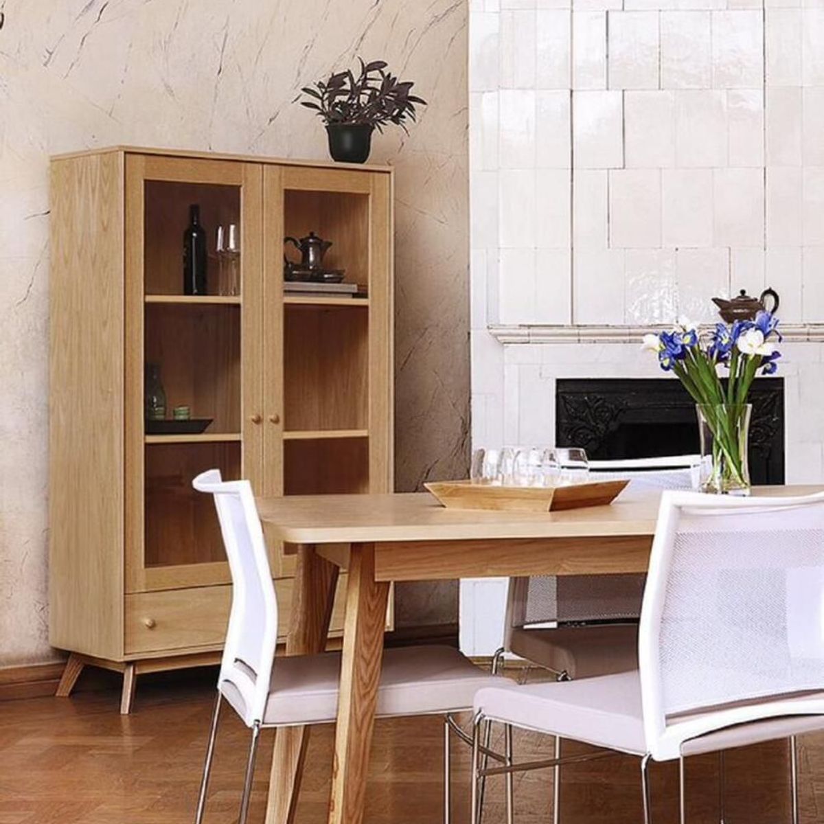 TU MESITA - Vitrina Vintage Michel 2 puertas 1 cajón TU MESITA