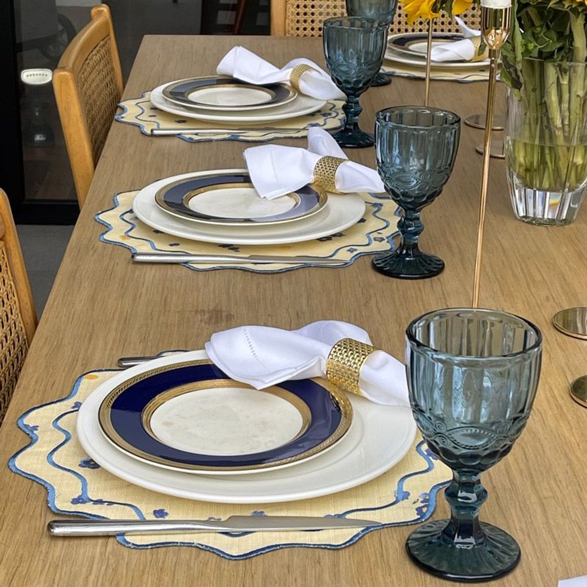 SOBREMESA HOME AND LIVING - Individual de tela redondo y bordado Monina