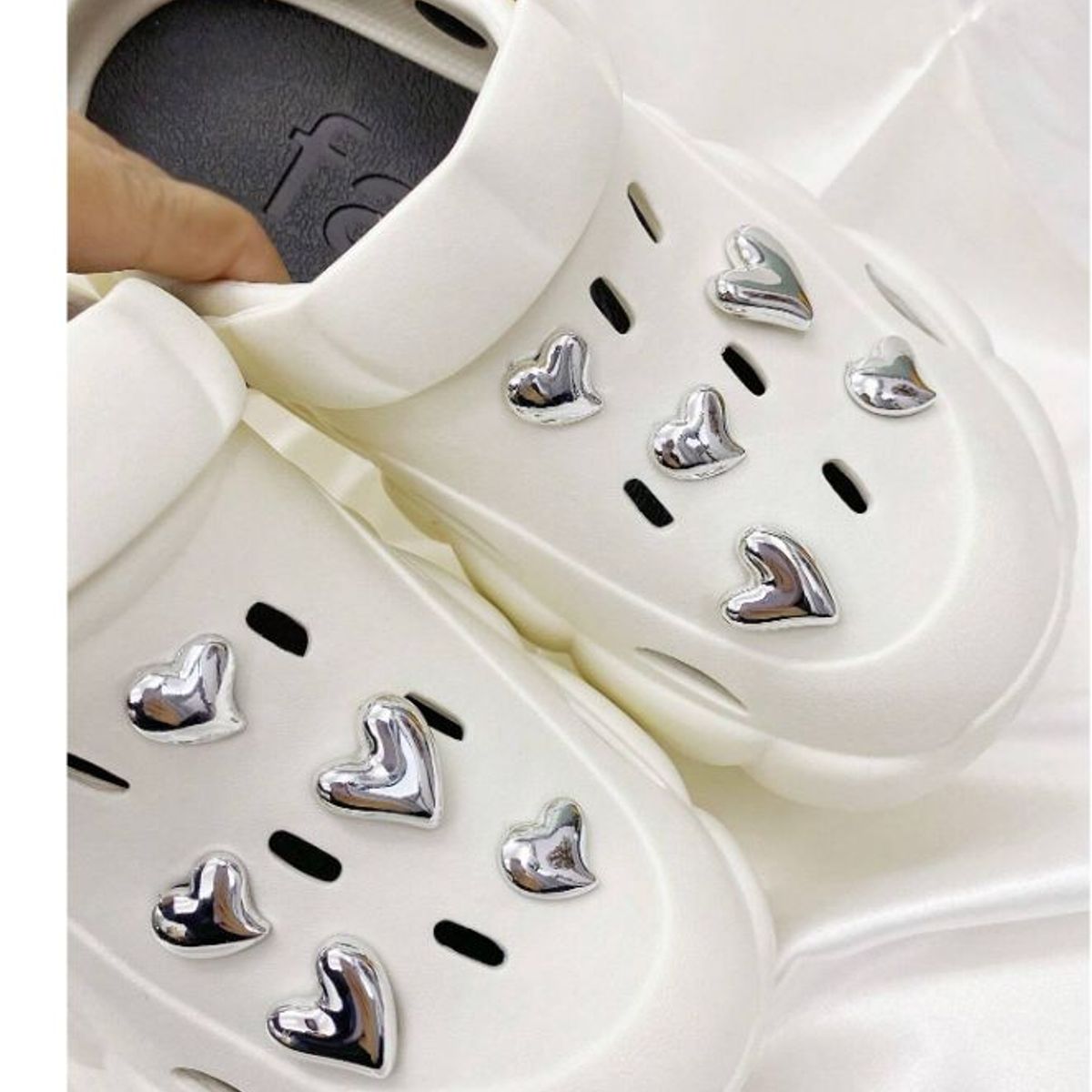 GENERICO - PINES PARA CROCS DE CORAZON METALICO X 10PZ