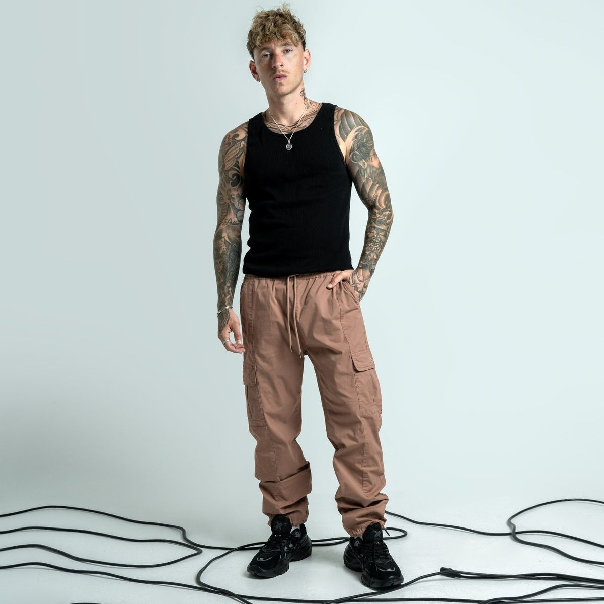 XERO TOLERANCE - Jogger Cargo Tafeta Hombre Beige Eshgham