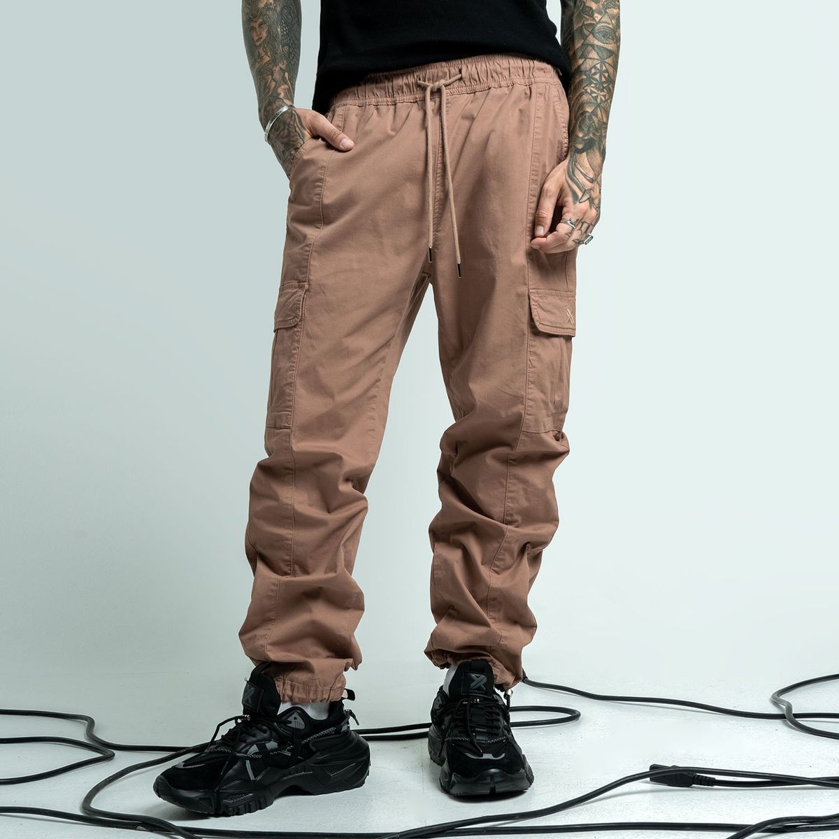 XERO TOLERANCE - Jogger Cargo Tafeta Hombre Beige Eshgham
