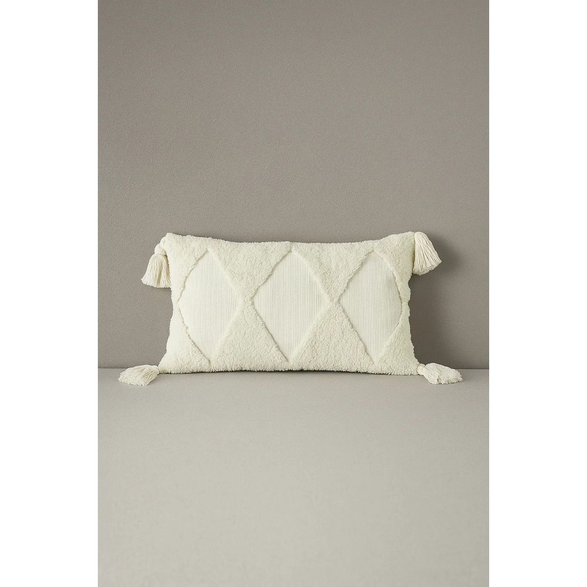 GENERICO - Funda Perla Boho Rectángulo + Borlas Peluche 55x35 Cm Perla