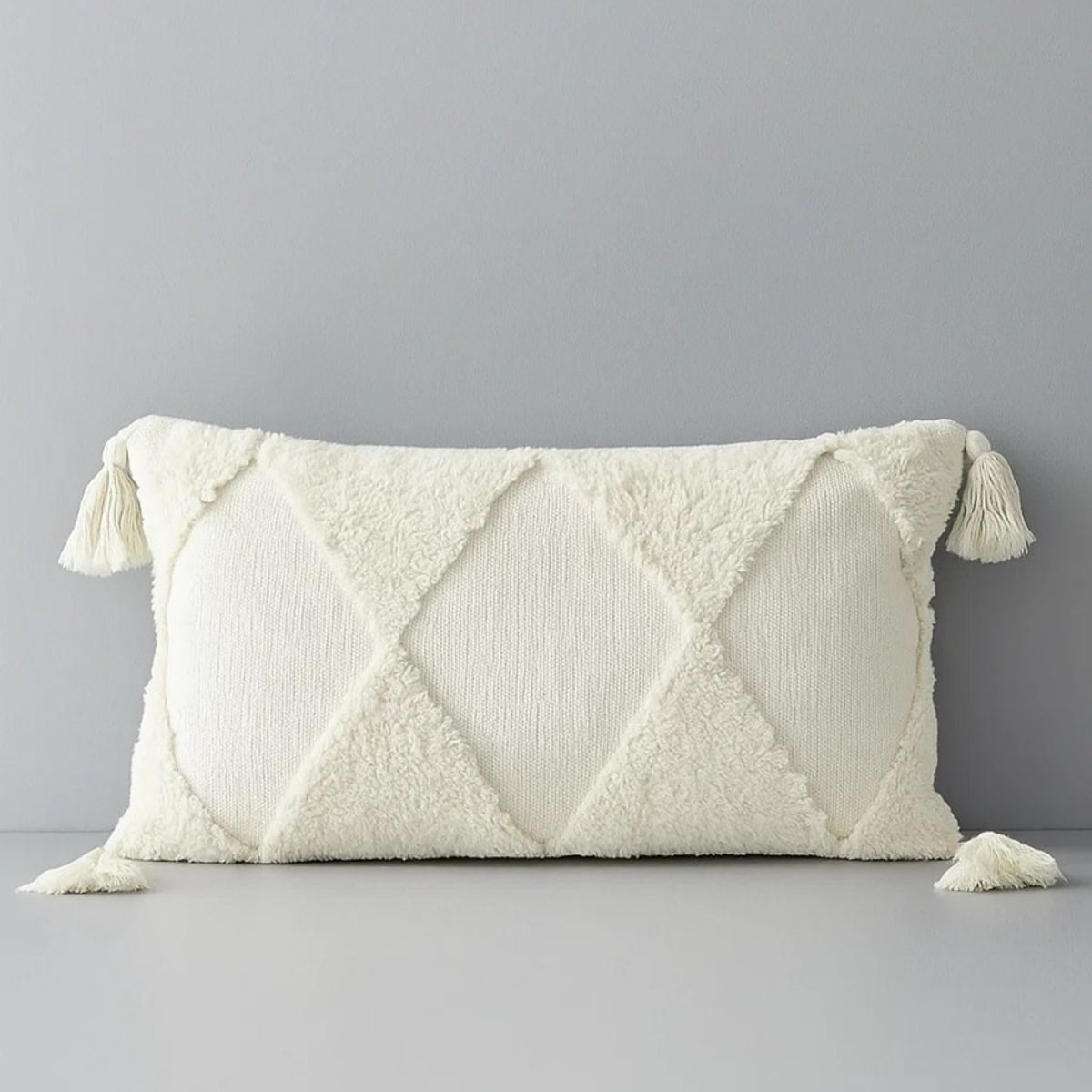 GENERICO - Cojin Perla Boho Rectangulo + Borlas Peluche 55x35 Cm Perla