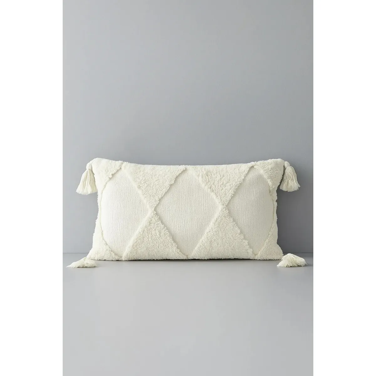 GENERICO - Cojin Perla Boho Rectangulo + Borlas Peluche 55x35 Cm Perla