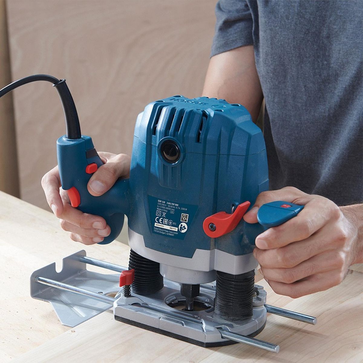 BOSCH - Ruteadora Fresadora Bosch GOF 130 Profesional 1300W