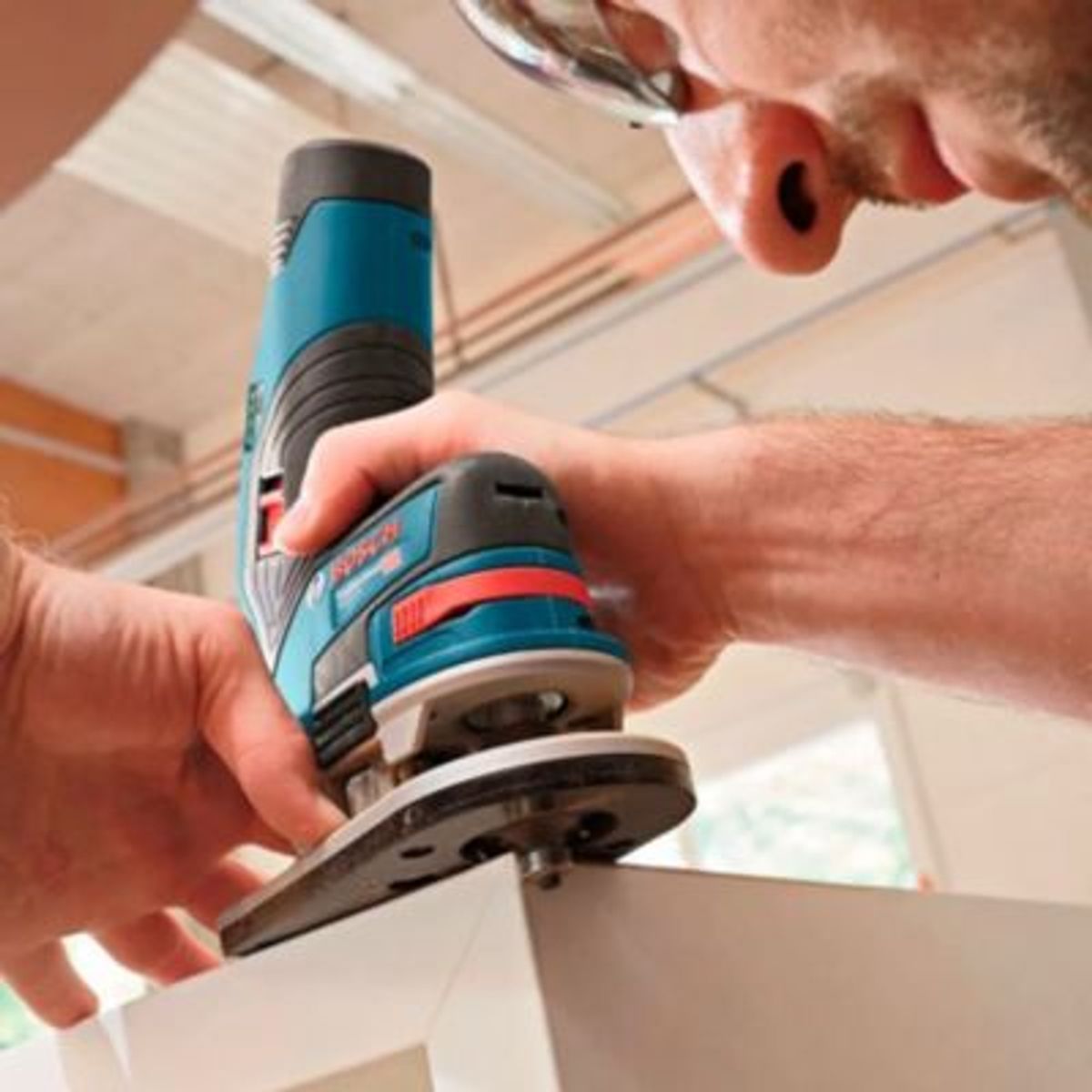 BOSCH - Ruteadora Fresadora Bosch GKF 12V-8 Profesional Baretool