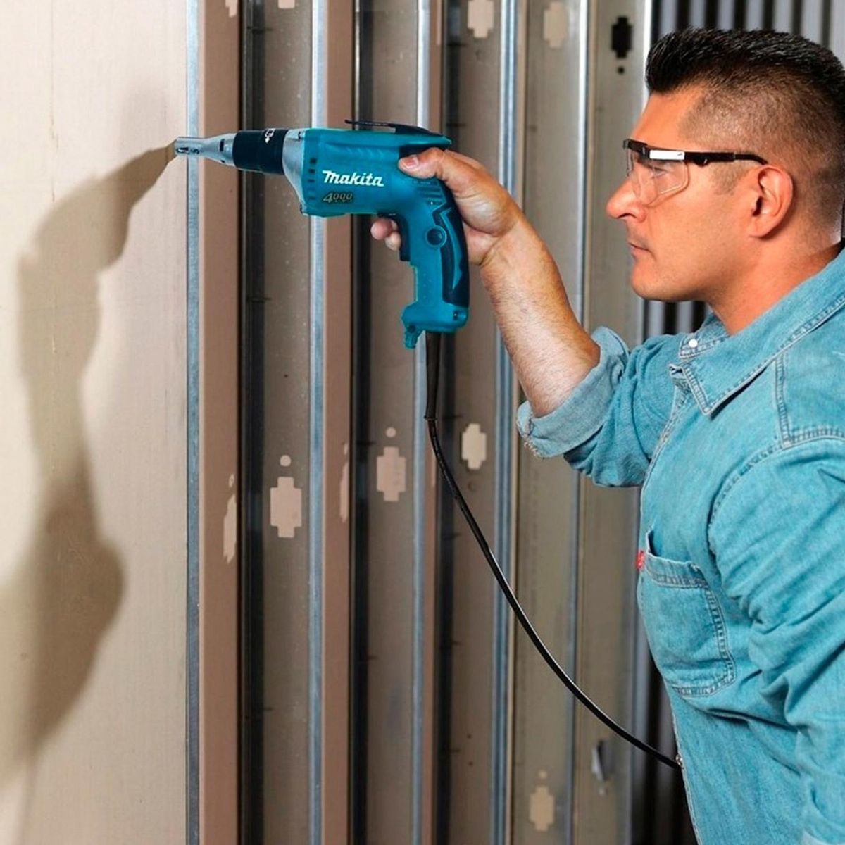 MAKITA - Atornillador para Drywall Makita FS4200  1/4” Hex 570W Variable