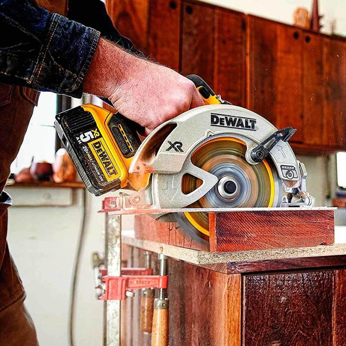 DEWALT - Dewalt Sierra Circular 20v Max 7  1/4" Brushless Sin Bat
