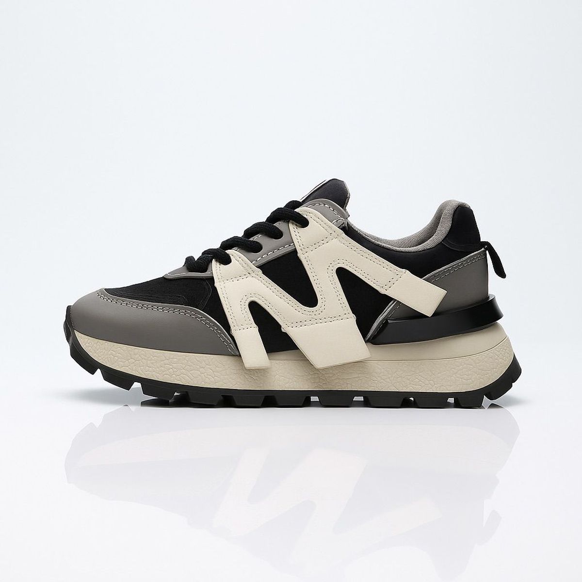 GENERICO - Zapatillas Urbanas Dama GrisNegro con Suela Rugosa  Modelo SUPHDB