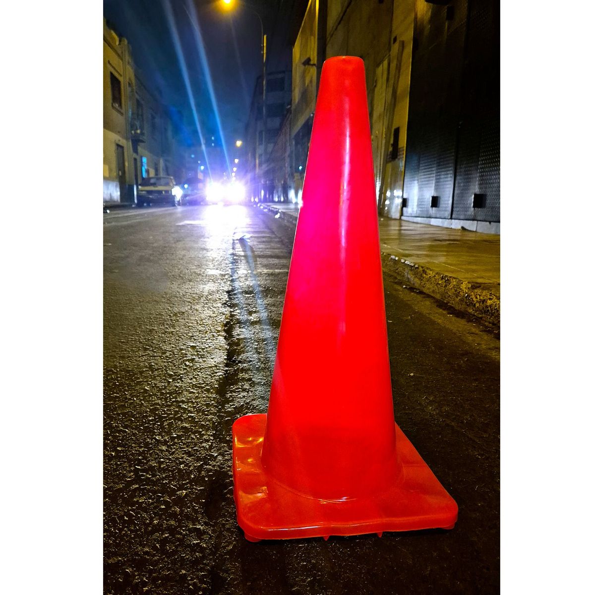 GENERICO - CONO DE TRAFICO PVC COLOR NARANJA 28 PULG