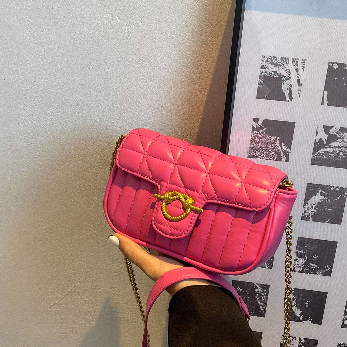 VATYERTY - Bolsa cuadrada mini neón rosado guateado con solapa