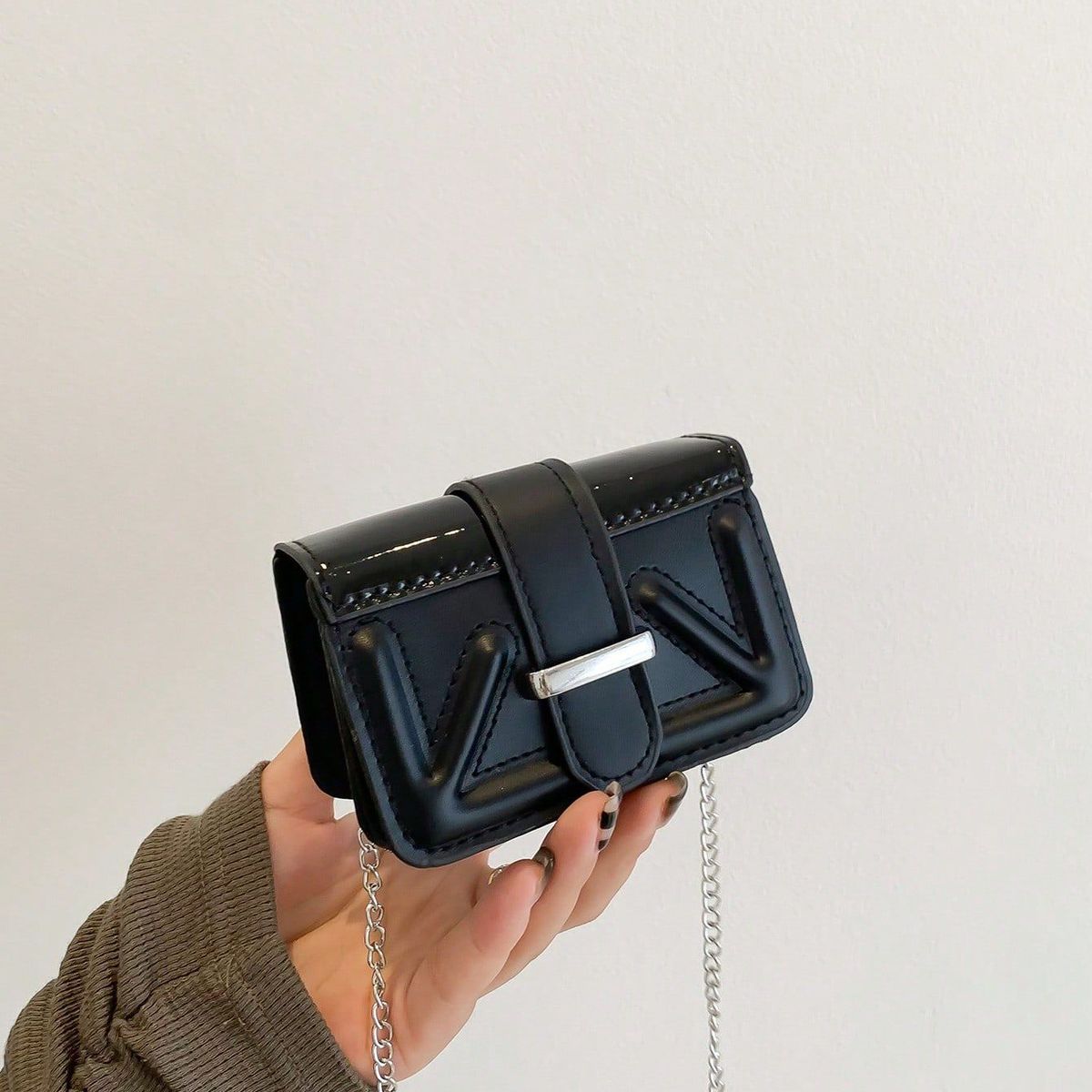 VATYERTY - Bolsa cuadrada mini unicolor con cadena PU