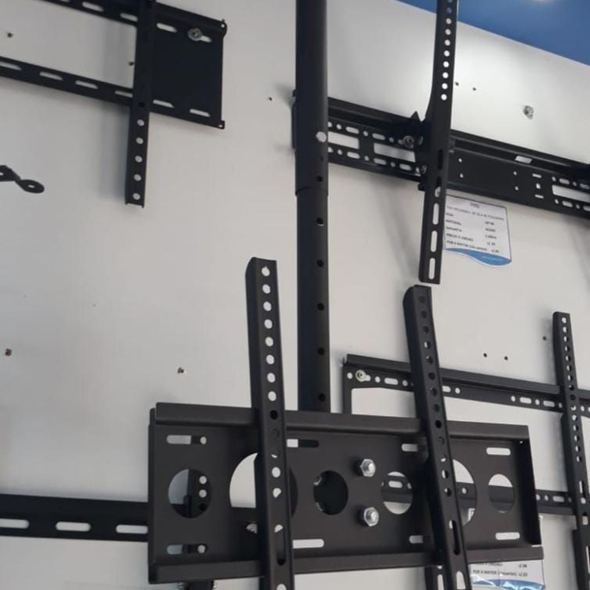 GENERICO - RACK PARA TV DE TECHO O PARED REGULABLE 26 A 60"  Negro