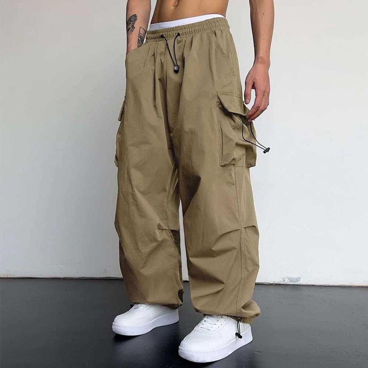 ENKI - Pantalón Cargo Parachute Hombre Tela Mojada Streetwear Urbano 8 Colores Disponibles