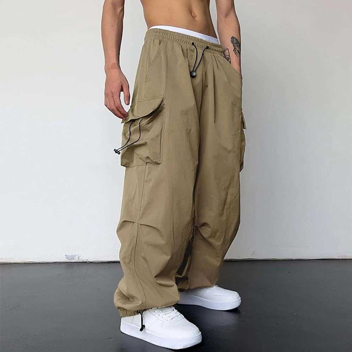 ENKI - Pantalón Cargo Parachute Hombre Tela Mojada Streetwear Urbano 8 Colores Disponibles