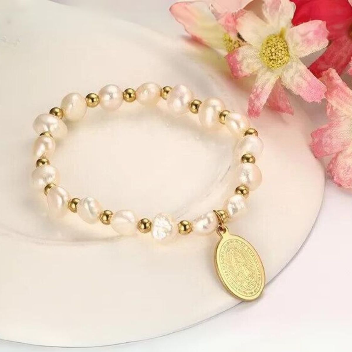 GENERICO - Pulsera Perlas del Rio con Guadalupe