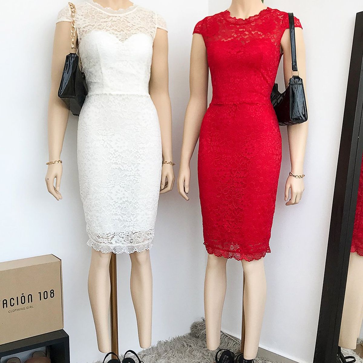 GENERICO - Vestido Encaje Coctel Sienna Color Rojo Estacion 108