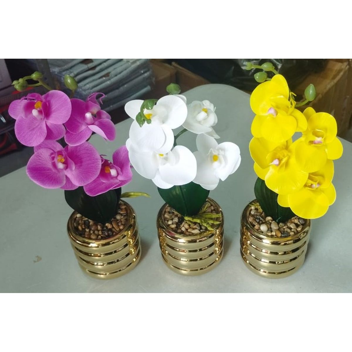 GENERICO - Orquídea con Base Dorada colores al azar