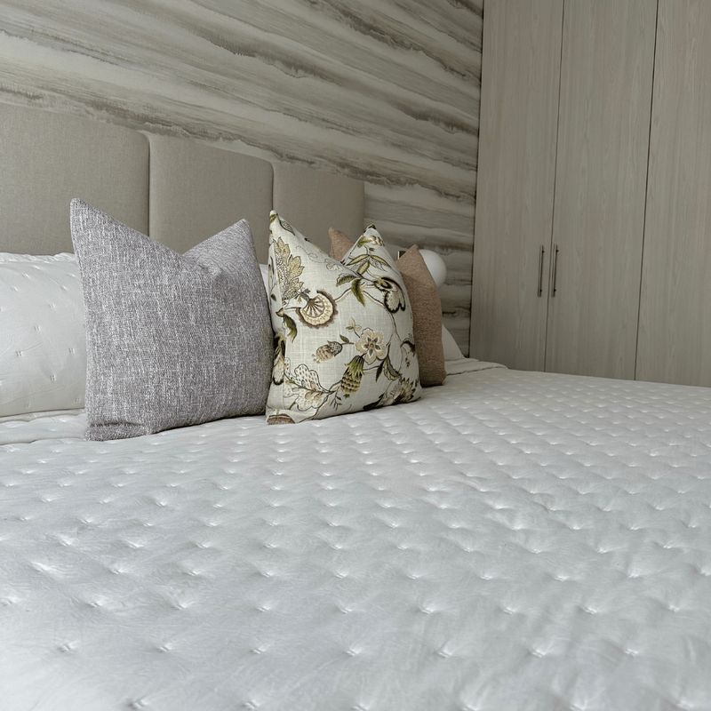 CLAUDIA RIVA HOME - Cubrecama Calma color Beige