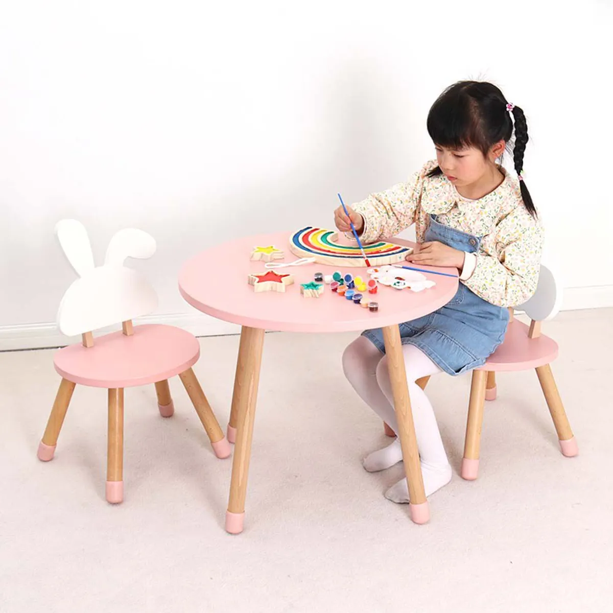 BABYKISS - SET DE MESA Y SILLAS MONTESSORI DISEÑO CONEJO ROSA BLANCO