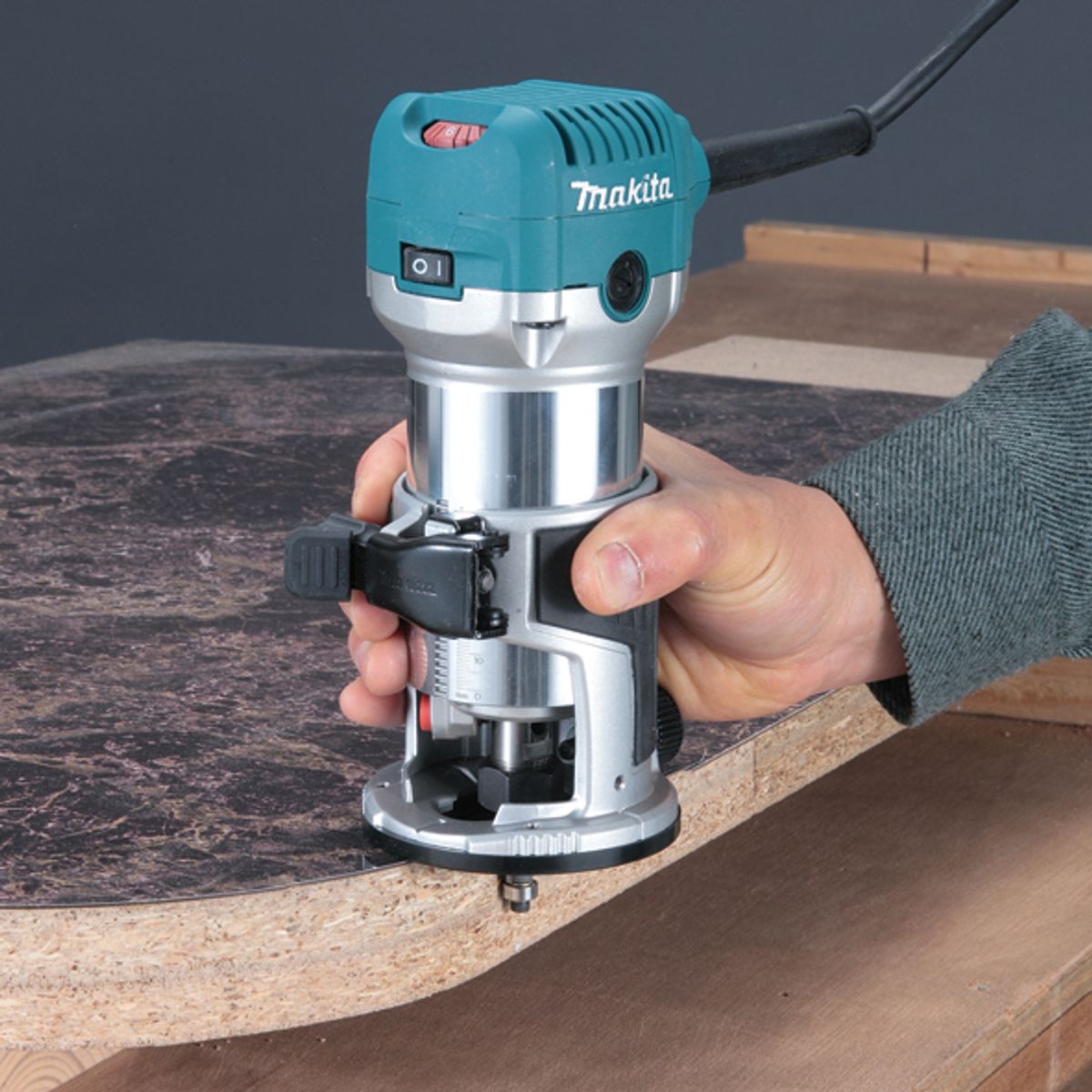 MAKITA - Ruteadora Fresadora 14- 38 710W RT0700C Makita