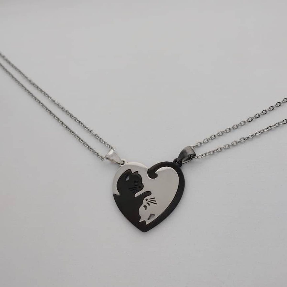 GENERICO - Collares con dije gatos modelo corazón para compartir en pareja
