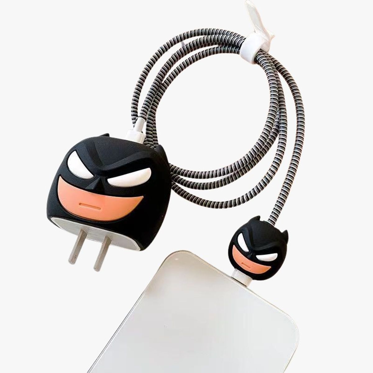 GENERICO - FUNDA PROTECTORA DE SILICONA PARA CARGADOR 20W IPHONE BATMAN