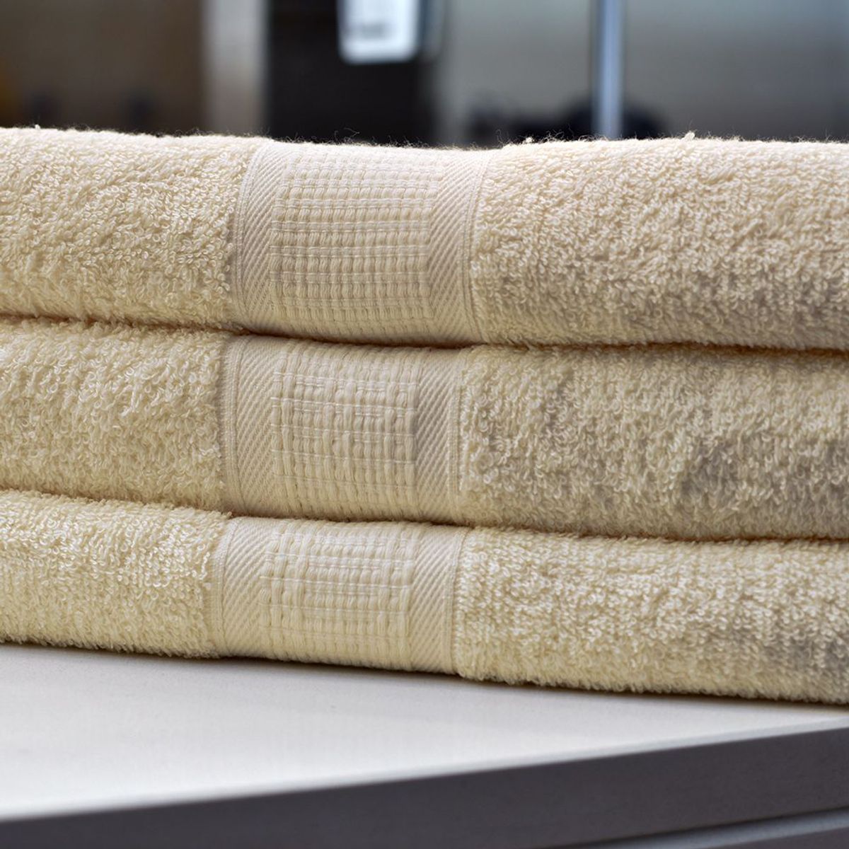 GENERICO - Toalla 140 x 75 cm de 650 gr Crema - Platinum