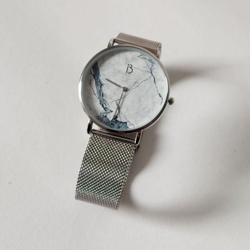 IRISABA - RELOJ IRISABA MARMOL ELEGANCE PLATEADO_.